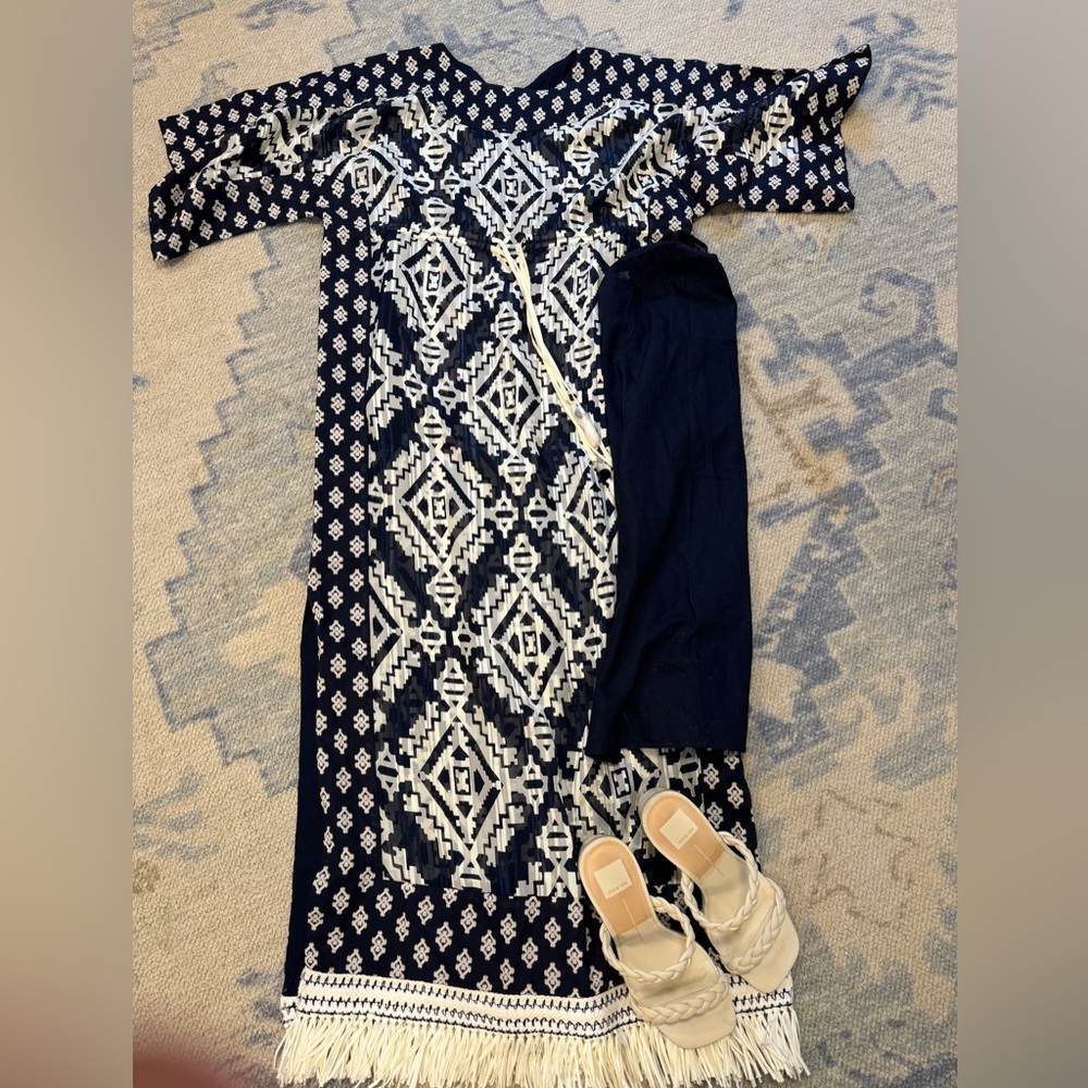 Tory Burch caftan size 2 silk with slip NWOT and ties in front
